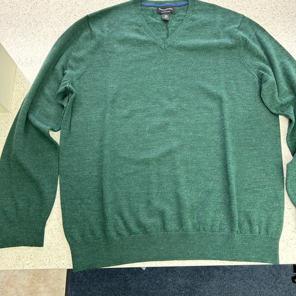 Men’s sweater hunter green
